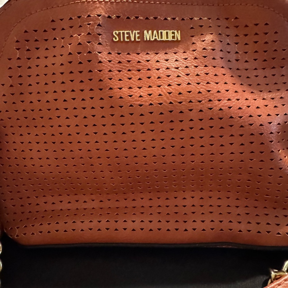 Small style purse in good condition